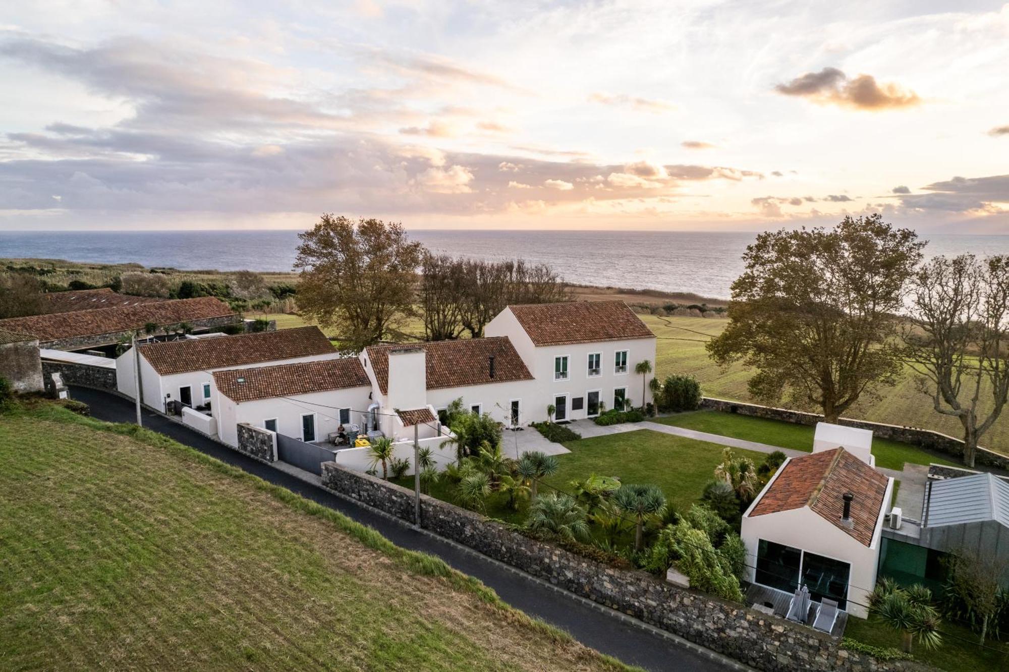 Sensi Azores Nature And Spa Ginetes エクステリア 写真 The main house of the Quinta do Canavial, the residence of the Count of Canavial