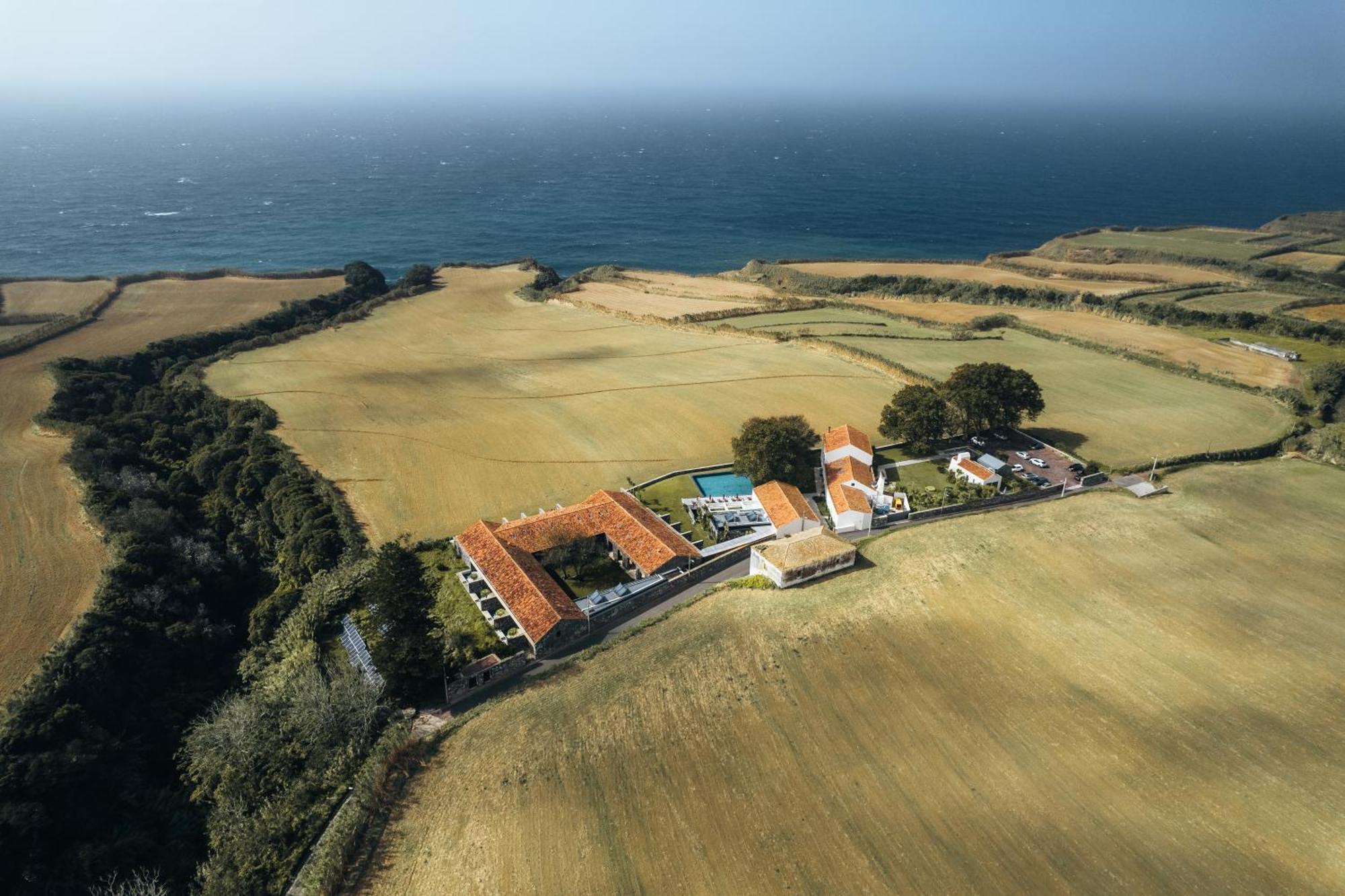 Sensi Azores Nature And Spa Ginetes エクステリア 写真 Aerial view of the village