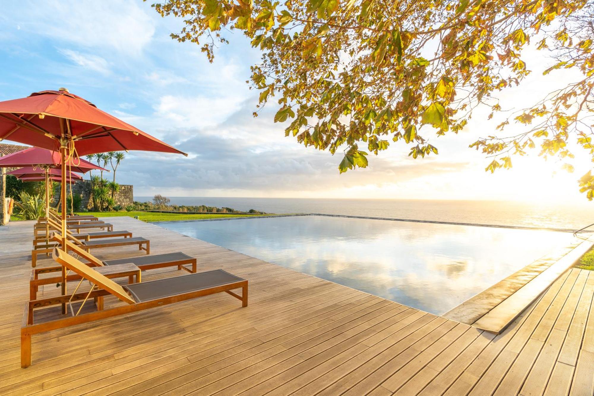Sensi Azores Nature And Spa Ginetes エクステリア 写真 Infinity pool at the resort